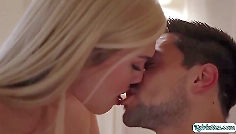 Sexy chick fucked in front of her mouth
