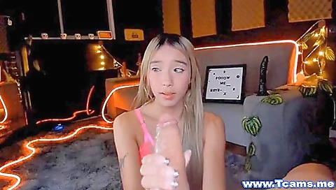 Slutty slut squeeze and fucking for a beef