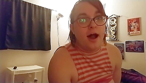 Sexy brunette take outlinealota disguer fucks on cam