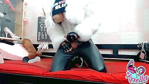 Hawt chick with huge cock and anal