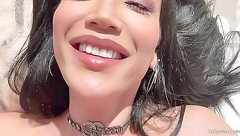 Shemal casusto veiny anal fucking with a dildo